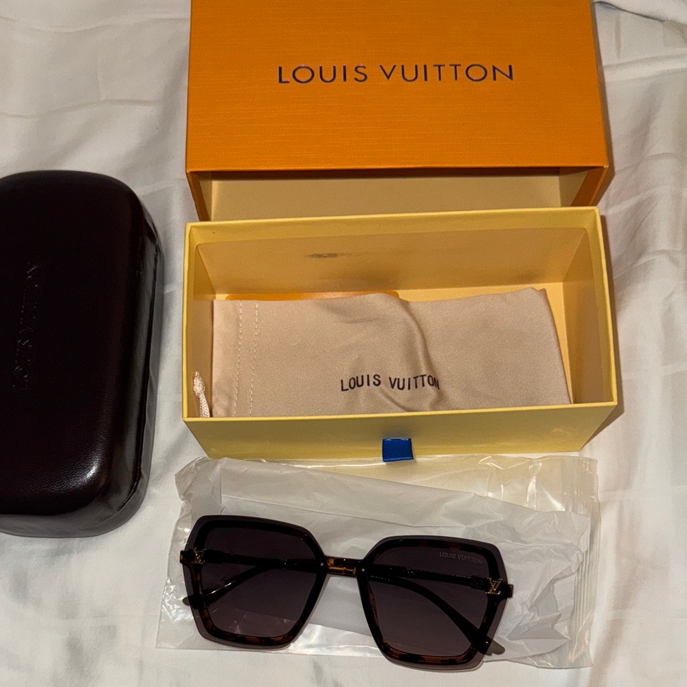 Louis V Dupe Women's Black and Brown Sunglasses